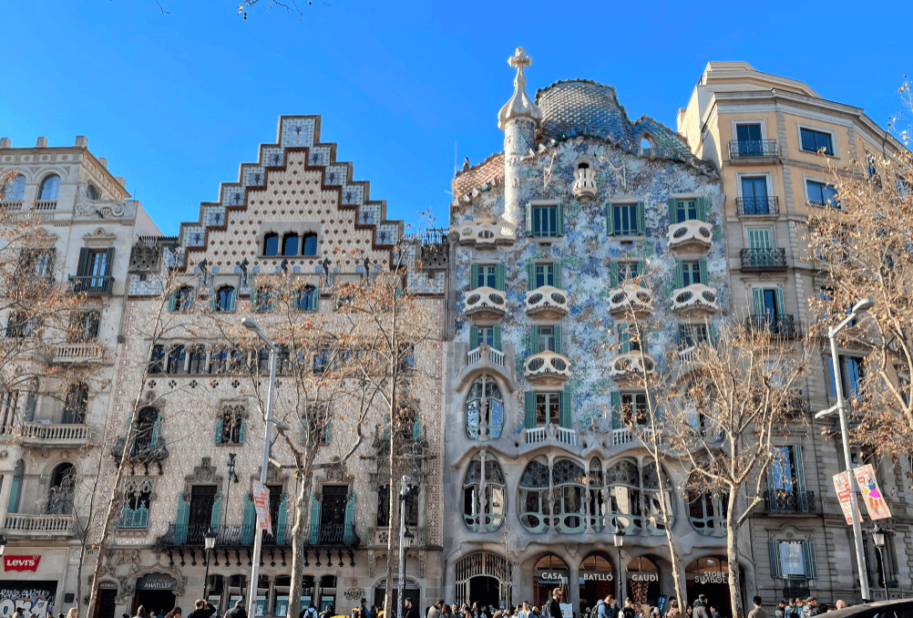 Casa Batllo in Barcelona is one of Gaudi's most impressive works. Casa Batillo in Barcelona is one of Gaudi's most impressive works.