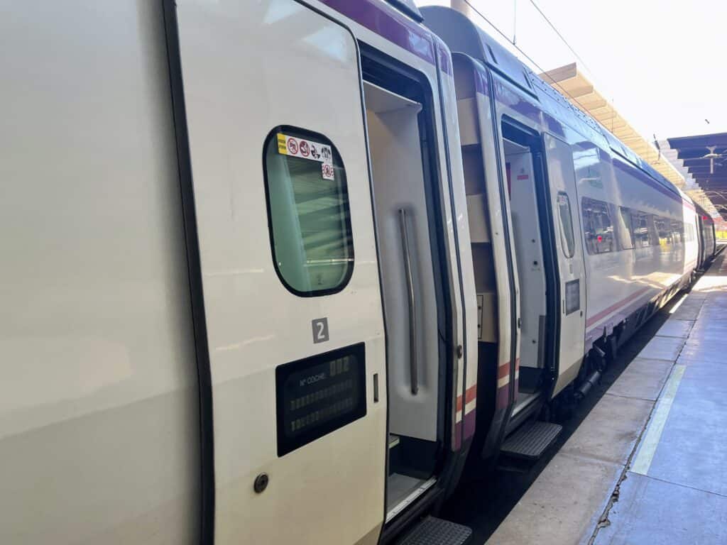 Train between Madrid and Barcelona