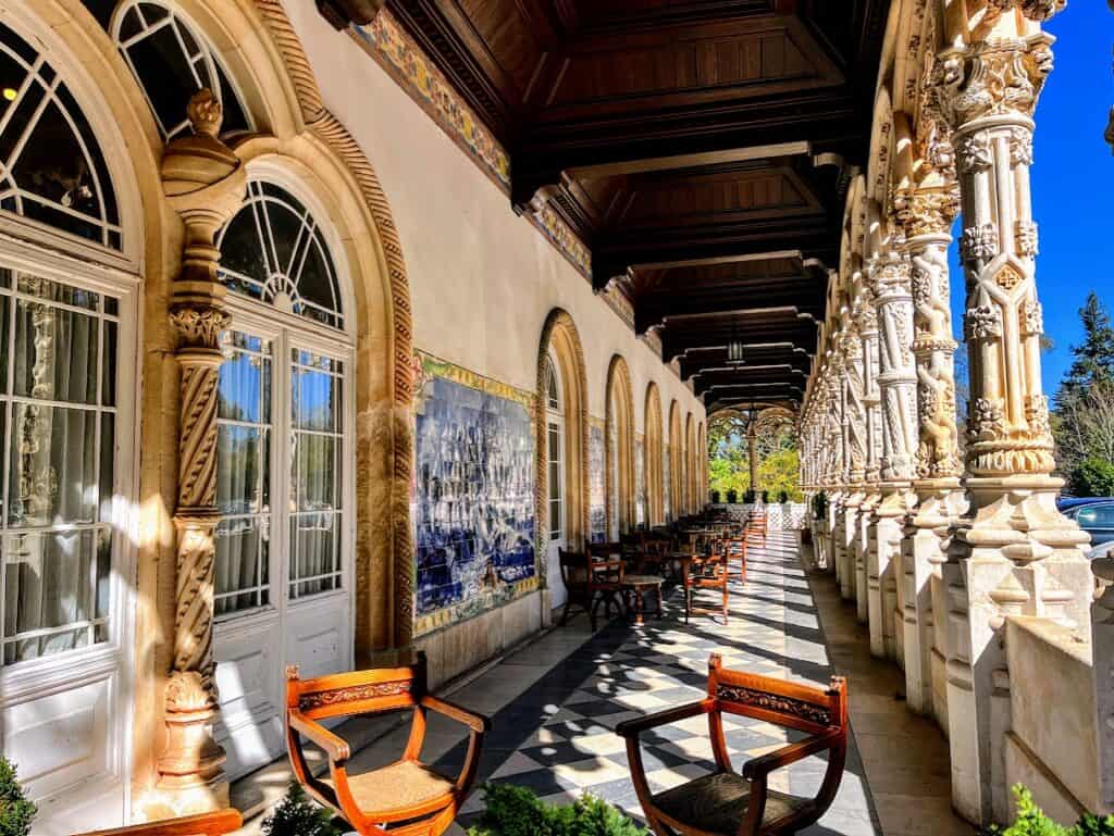 You can have breakfast and tea at the Bussaco Hotel