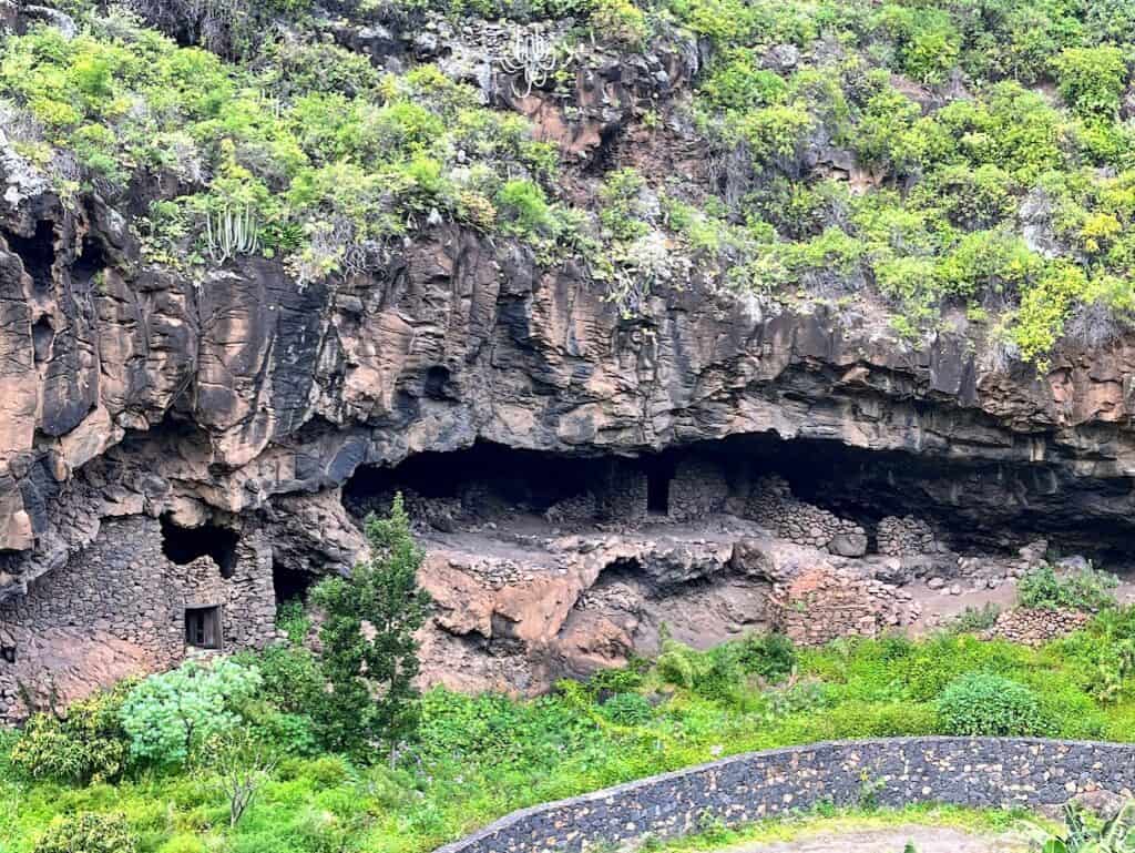 The El Tendal Archaeological Park has a cave with dwellings from La Palma's native inhabitants