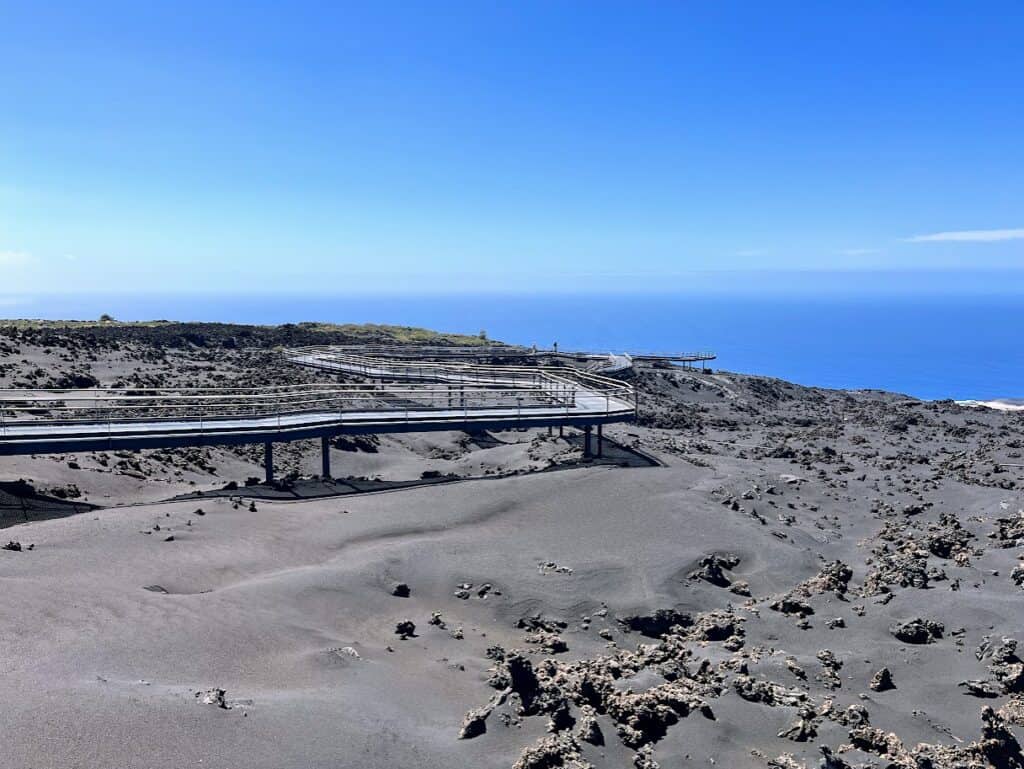A panoramic view of the extensive walkways at Caños de Fuego, providing access to volcanic tubes