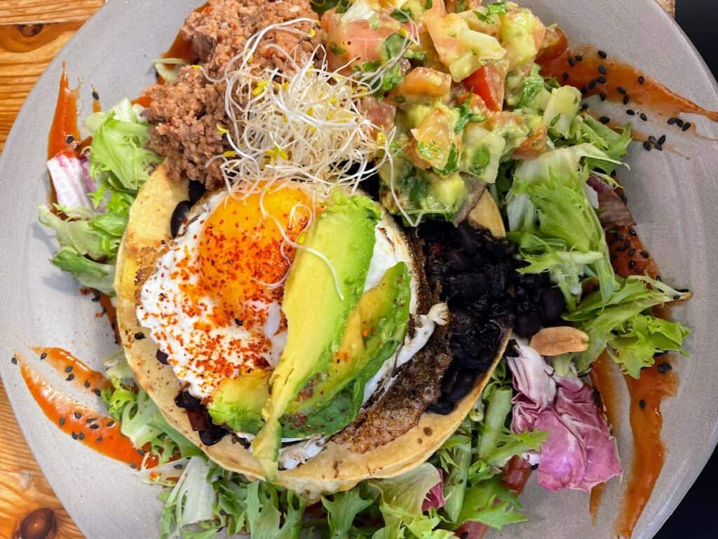 Brunch at Pistacho in Los Cristianos features vibrant colors and fresh ingredients, making it one of the best places to eat.