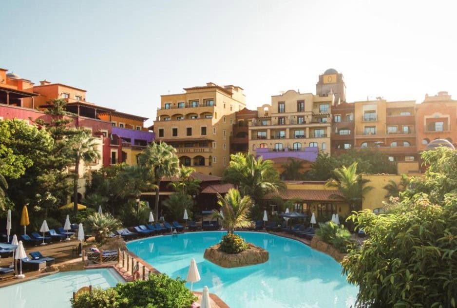  The picturesque pool area at Europe Villa Cortes GL is surrounded by lush vegetation, making it perfect for a luxury stay among the best hotels in Los Cristianos.