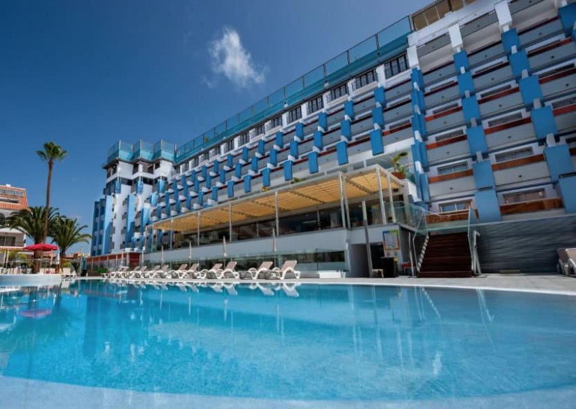 This modern hotel at Paradise Fun with a large pool and adults-only terrace offers relaxation and entertainment, standing out among the best hotels in Los Cristianos all inclusive.