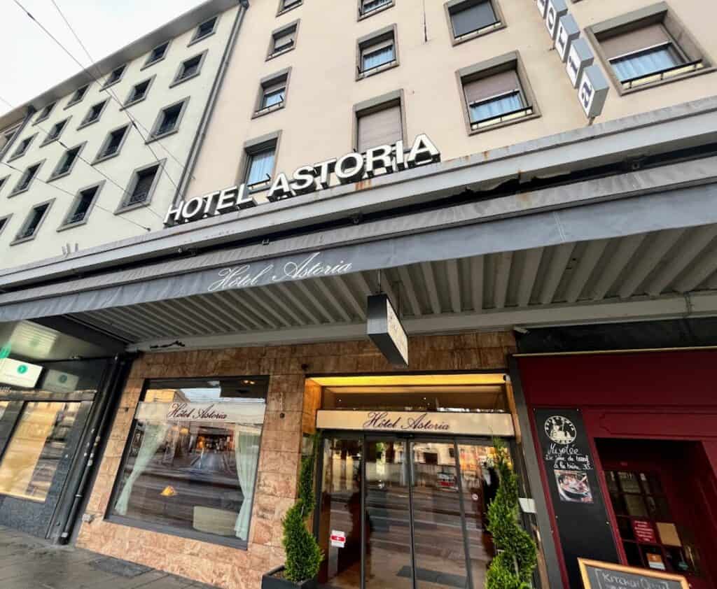 The front view of Hôtel Astoria, a clean and well-kept hotel close to Geneva train station, highlighting its convenient location and welcoming facade.