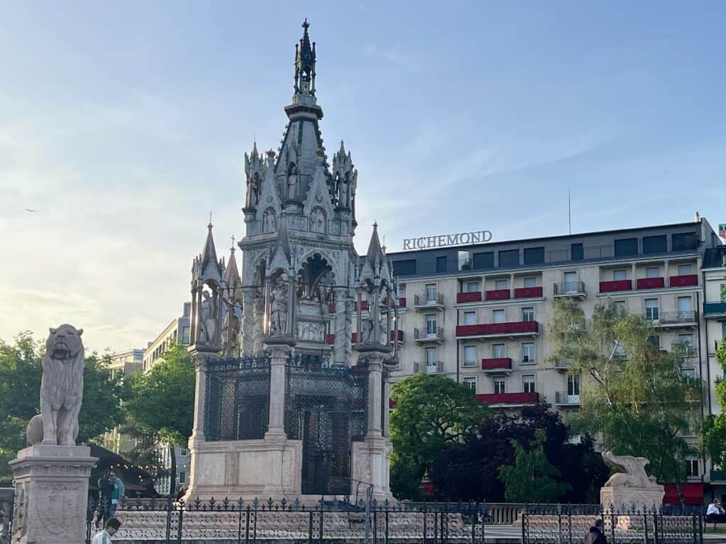 Le Richemond Hotel, with its historic charm and prime location near Lake Geneva, stands out among Geneva Switzerland hotels on the lake. The nearby Brunswick Monument adds to the historic ambiance of the area.
